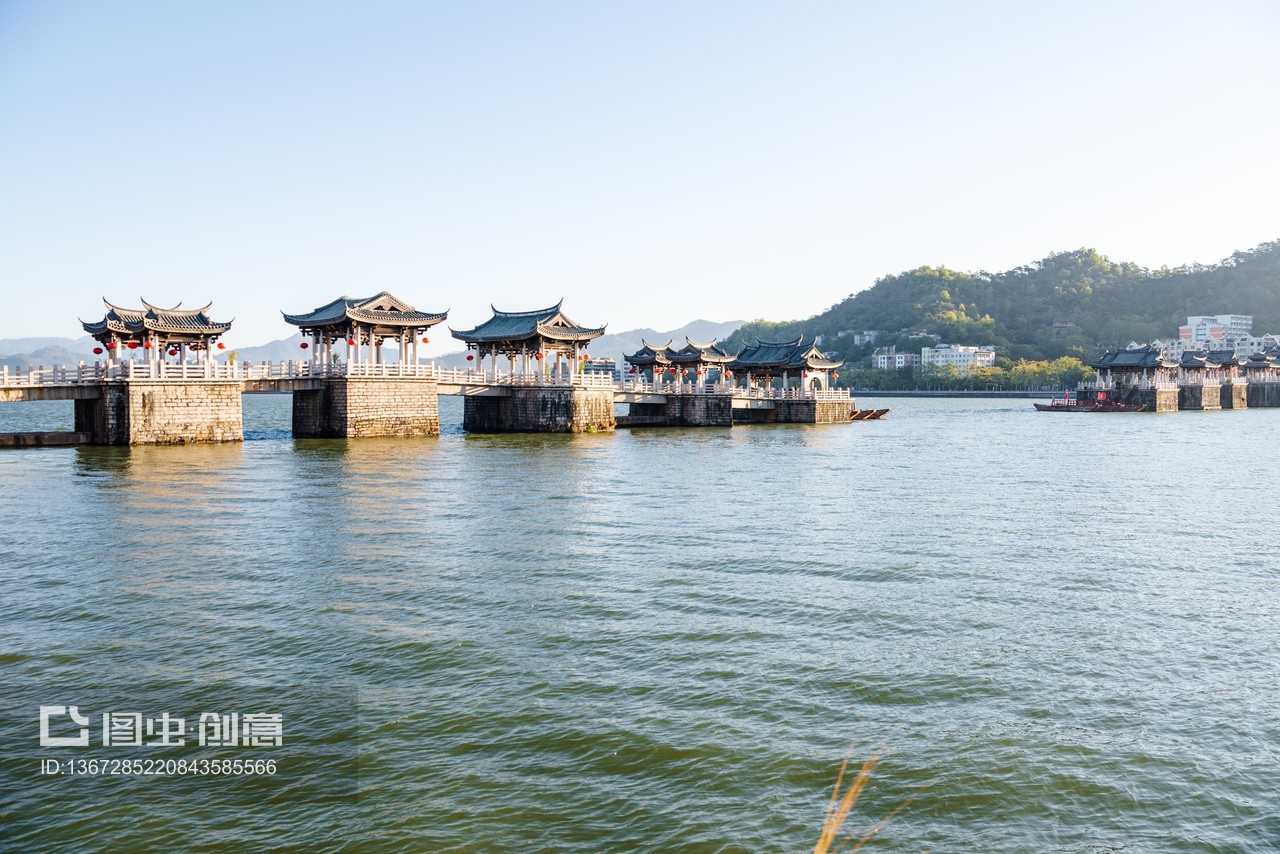 广东潮州市冬季早上的广济桥