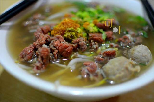 可可的跨年潮汕美食之旅,在潮州的第一餐:原汤大骨牛肉粿条